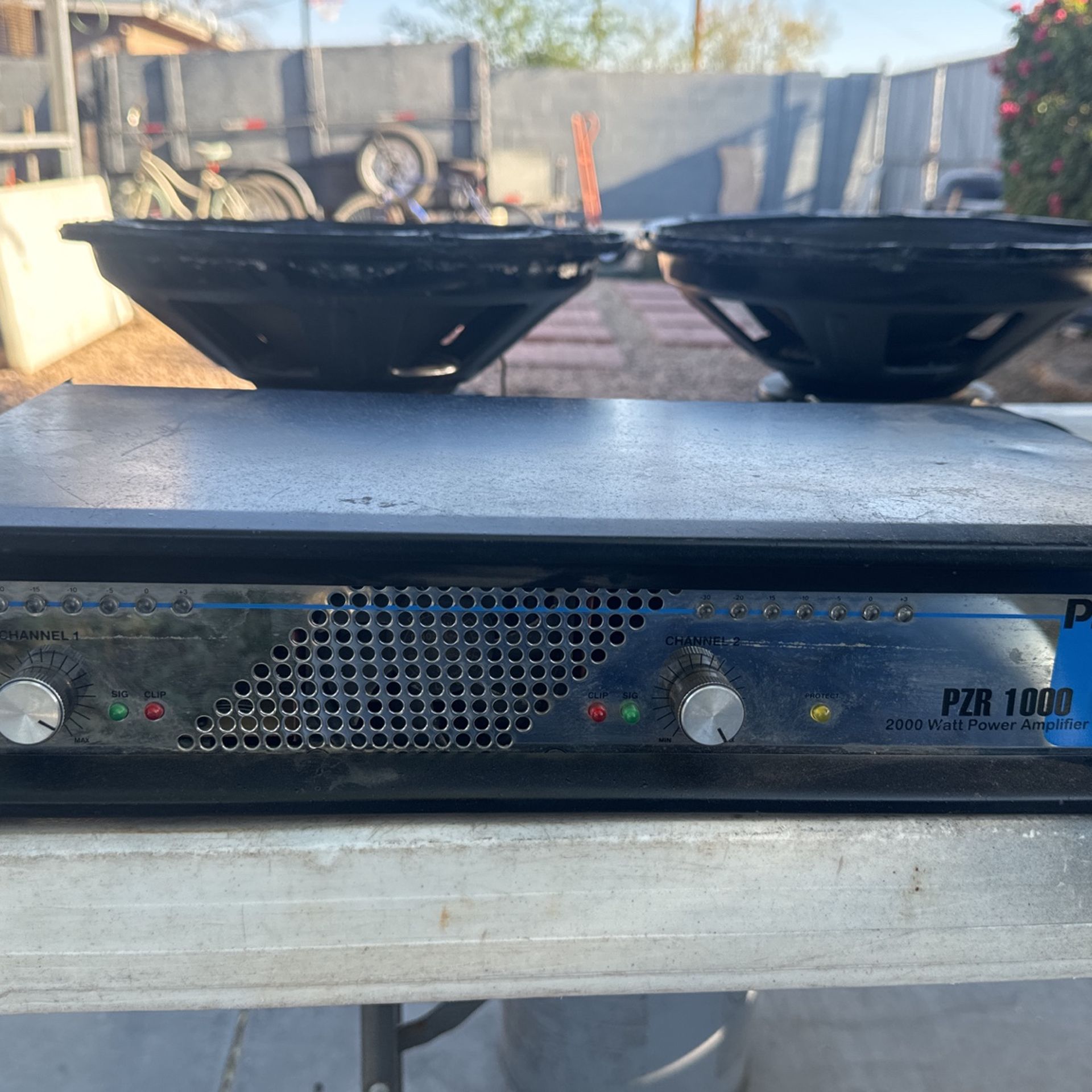 PYLE PRO AMPLIFIER AND SPEAKERS