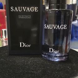 SAUVAGE EAU DE TOILETTE VAPORISATEUR SPRAY 100% authentic brand new in box if u have an offer imk