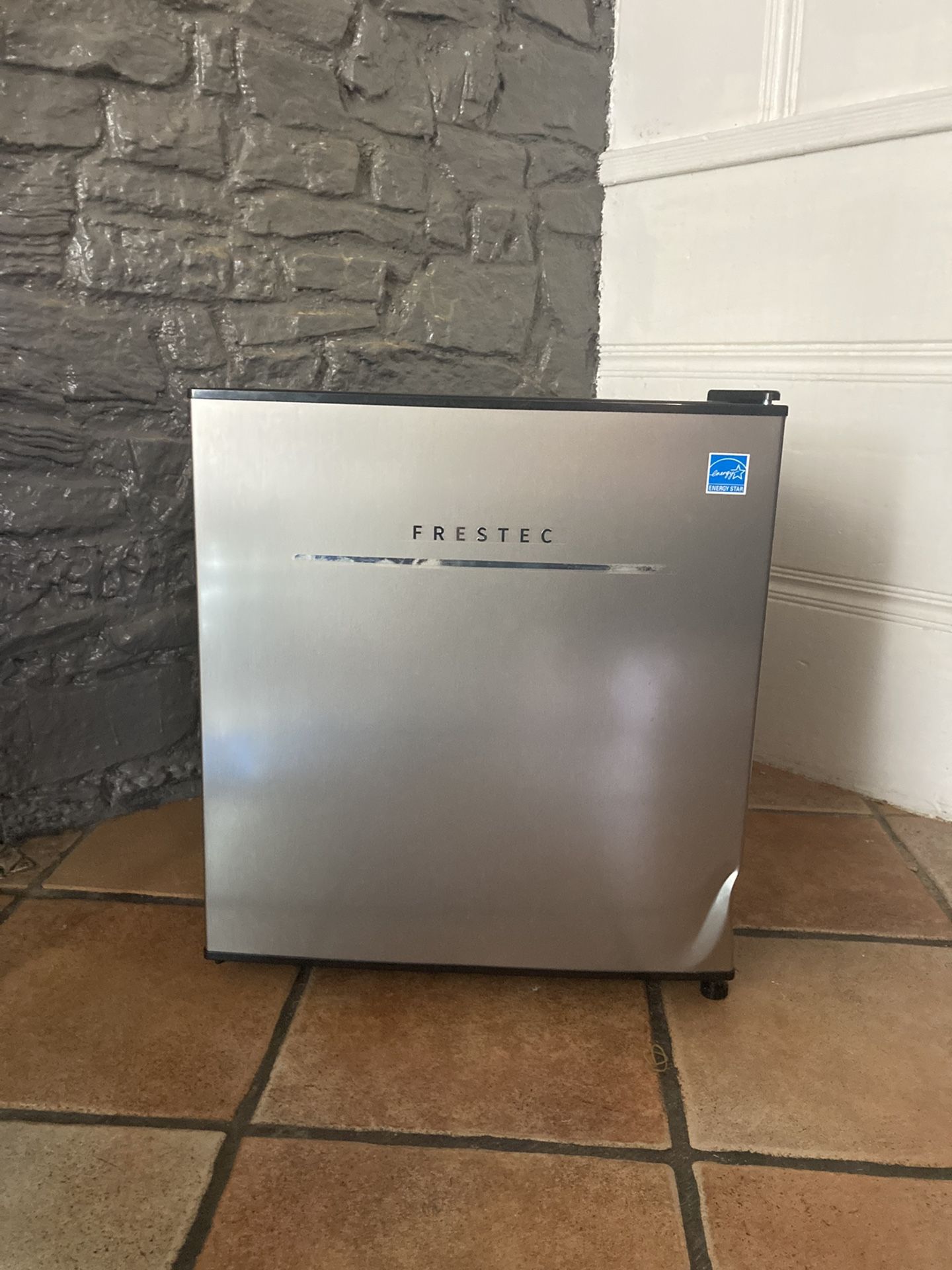 New Frestec 1.6 Cu.Ft Mini Fridge for Bedroom, Mini Refrigerator with freezer, Dorm Fridge with Freezer,