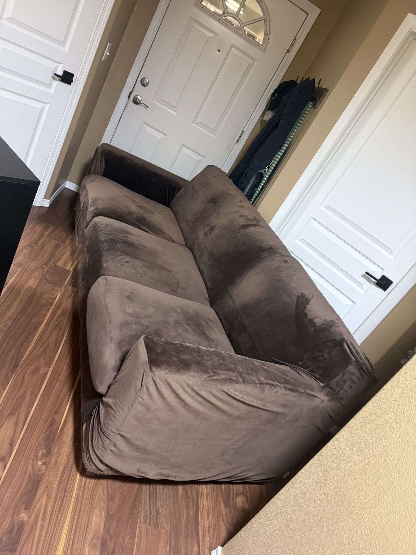 Free Couch With Cover 
