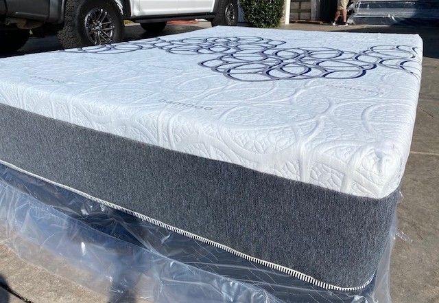 Cal King Bamboo Cool Gel Memory Foam!•••