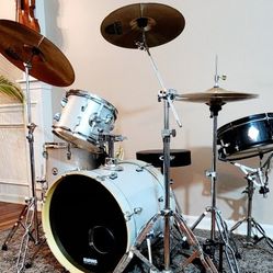 PDP New Yorker drumPDP New Yorker drum set  set with extra items! 