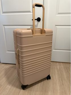 Beis - The Large Check-In Roller  in Beige