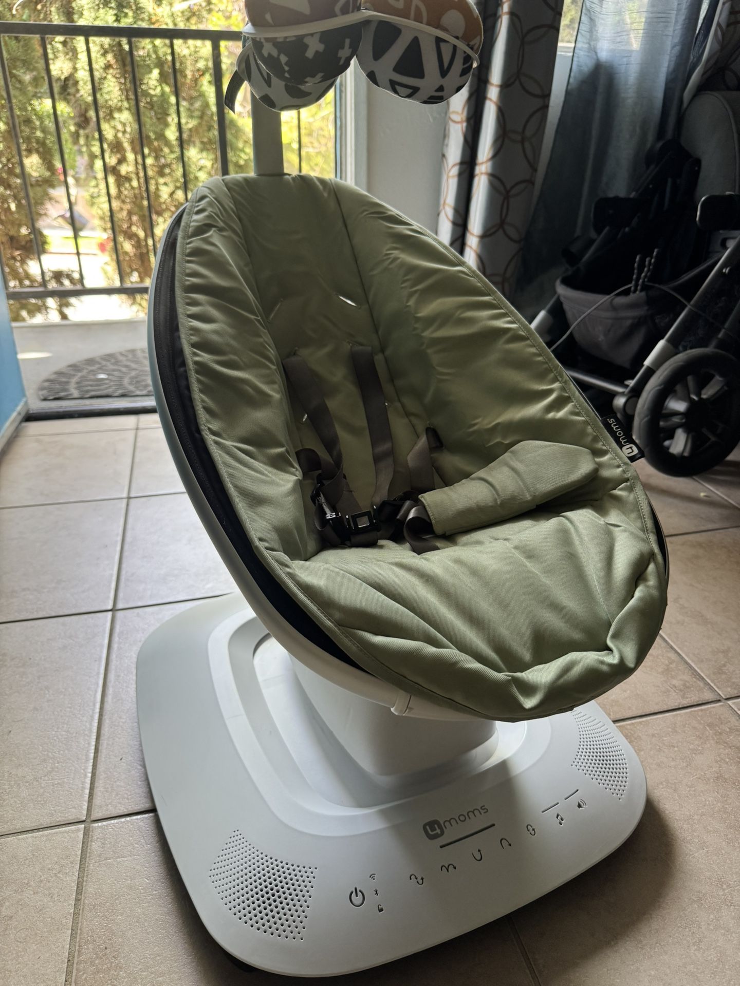 4Moms Mamaroo Baby Swing