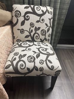 Accent Chair Excellent Condishon Pick Up Raseda And Vanowen 