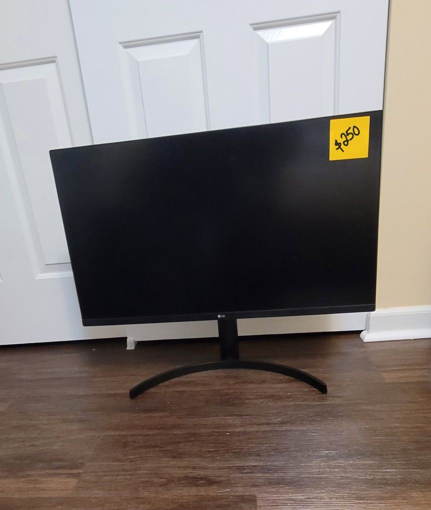 LG 32BN88U-B 32” Ergo IPS UHD 4K Ultrafine Monitor