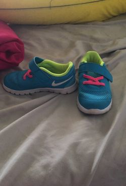 Size 9c girl Nike shoes