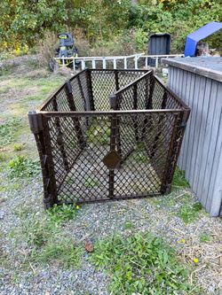 Plastic play area/pet fencing