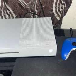 Xbox One S 1TB With 2 Controllers 