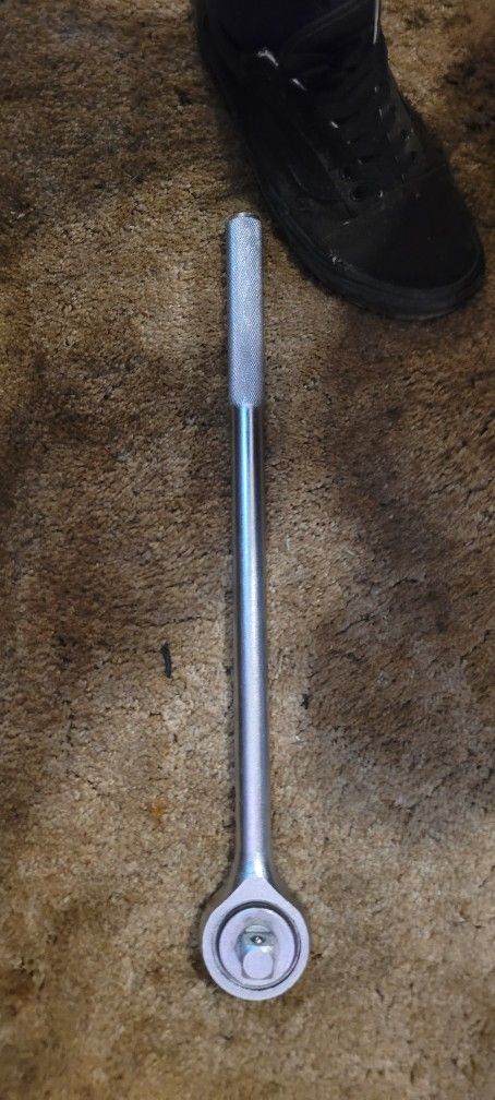 1 Inch Torque Ratchet Drive.