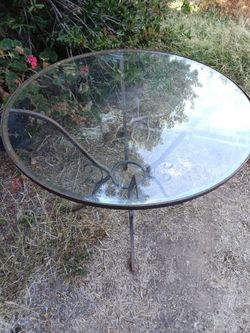 Vintage iron table 4 chairs 42