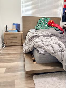 QUEEN BED SET
