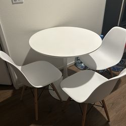 Set Of 4 Dining Table And Chairs