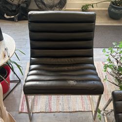 Lounge chairs (2)