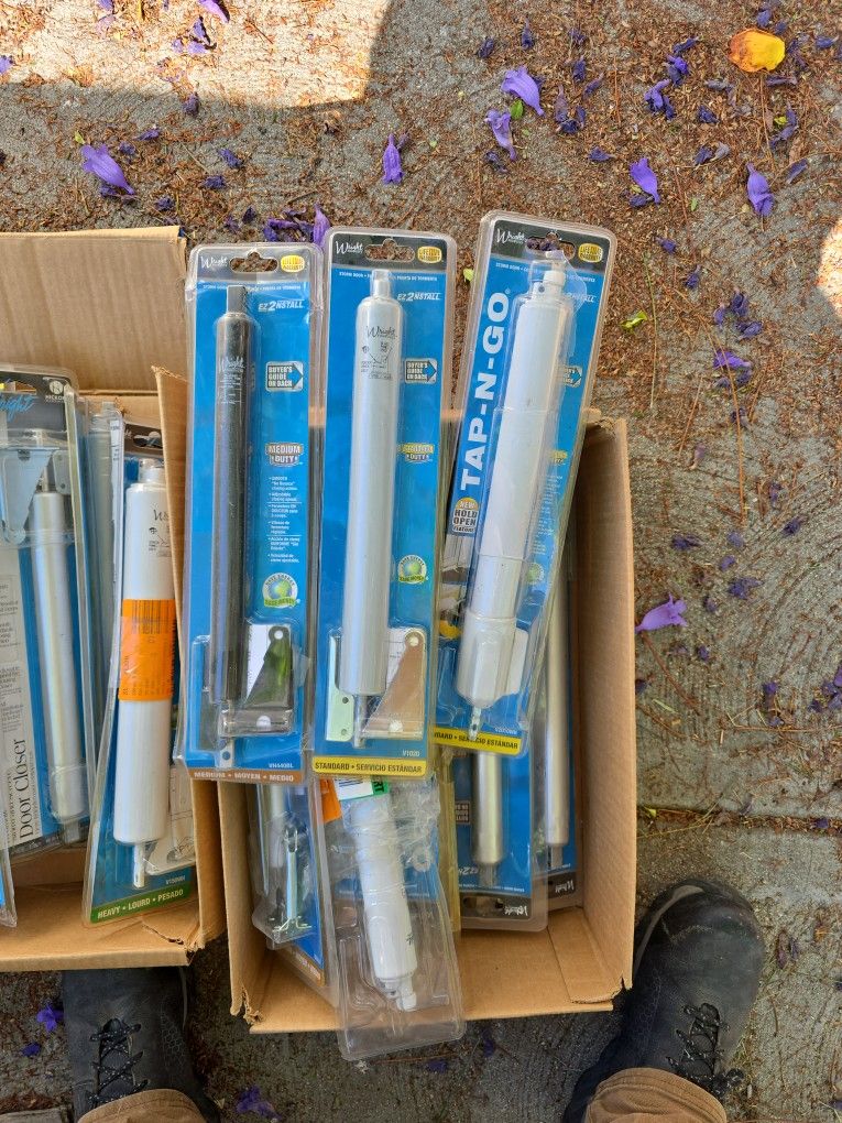screen door closures apx. 30 new and open