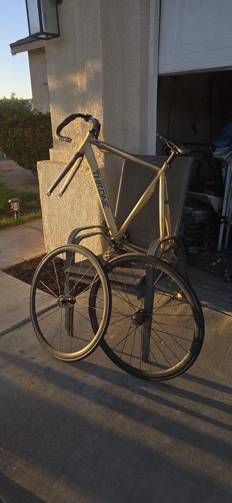 Throne Phantom Track Bike