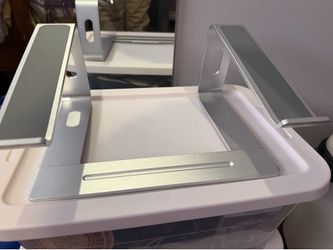 Laptop stand