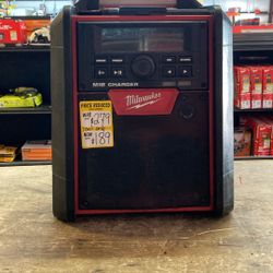 Milwaukee M18 Hybrid Radio+Charger 