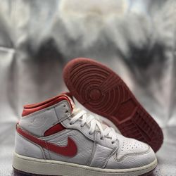 Air Jordan 1 Mid While Red 