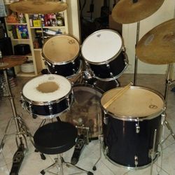 Swingstar Tama Drum Set 