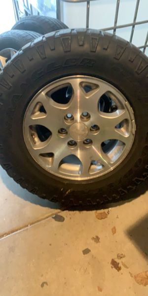 Photo Chevy Tahoe Rims 400 or best offer