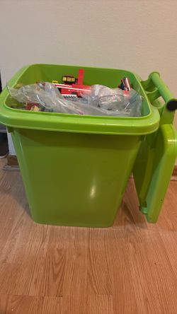 Miscellaneous tub of Legos