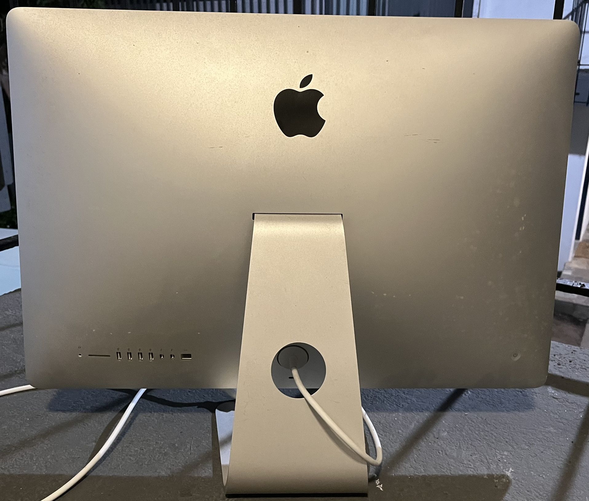 Apple iMac 27” (2012) – Classic Design, Solid Performance