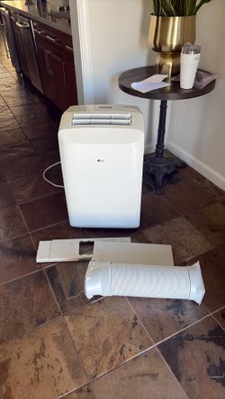 Air conditioner 170$ firm cash only cold very clean 170$ firm win be plugged in when buying