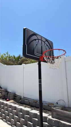Adjustable basketball hoop