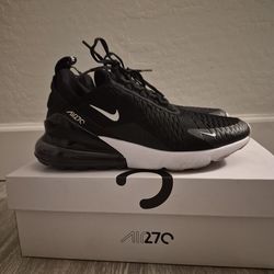 8.5 Womens Nikes 270