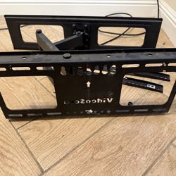 Tv Wall Mount Came Off Of 50 Inch Tv Can Hold Bigger Probably Around 60 Inch