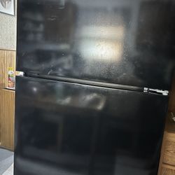 18.2 Cu Ft Refrigerator 