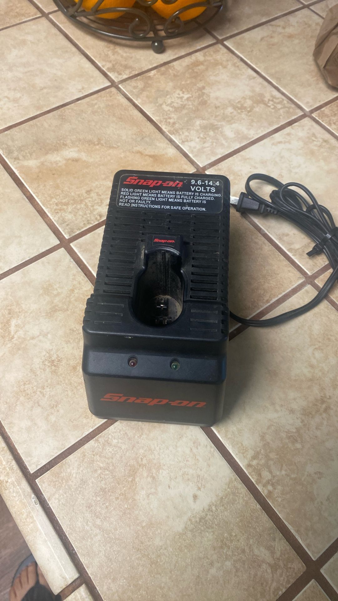 SNAP-ON CHARGER 9.6-14.4 Volts
