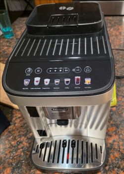 Delonghi Magnifica Evo espresso machine with automatic frother