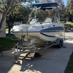 VIP DECKLINER 2005 24’