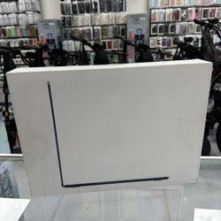 Macbook Air 15” M3 Chip 8GB/256GB! Finance For $50 Down Payment!!