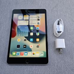 Apple iPad 6 - Wifi - Like New 