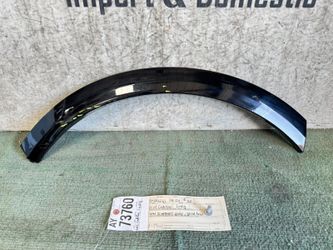 84893261 - 2023 - 2024 CADILLAC LYRIQ REAR RIGHT FLARE MOLDING OEM AY73760