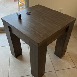 End Table With Wireless Charger 