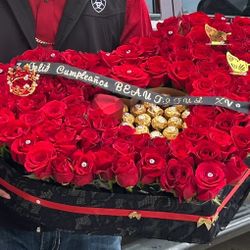 Giant Heart With Natural Roses/ Corazón Gigante Con Rosas Naturales 