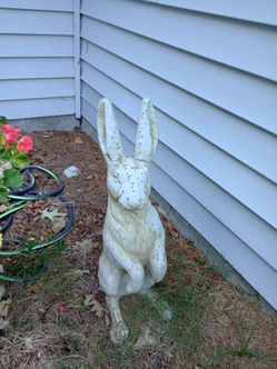 Rabbit statue for yard