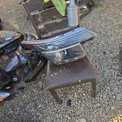 2021-2022 KIA SELTOS RIGHT HEADLIGHT HALOGEN W/LED OEM