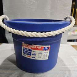 2.5 Gallon Tub With Rope Handle 