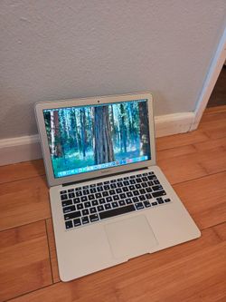 Macbook air 13 in i5 8gb ram 256gb ssd, Adobe, ms office, charger final cut logic or best offer