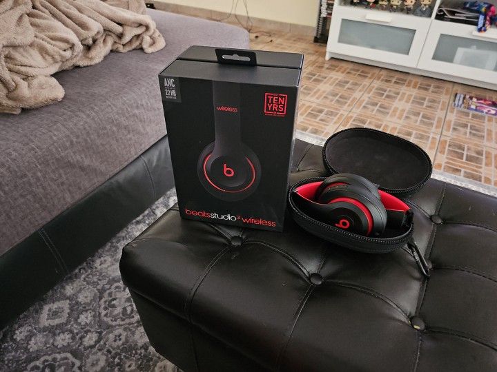 Beats Studio3 Wireless Bluetooth Black / Red Over-Ear Noise Cancelling Head Phone