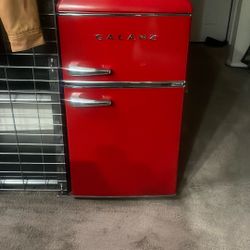 Galanz Color Red