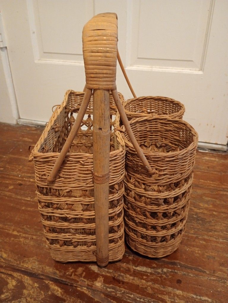 Wicker Picnic Basket *5.00* Home and Garden Rattan Basket