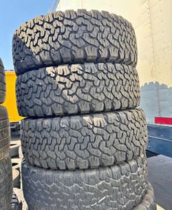 275 60 R 20 vendo llantas usadas Marca Bfgoorich ko2