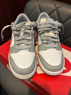 NIKE DUNKS size 7