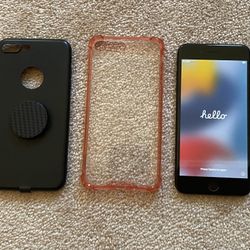 iPhone 7 Plus 32 GB Unlocked + 2 Cases (Excellent Condition)